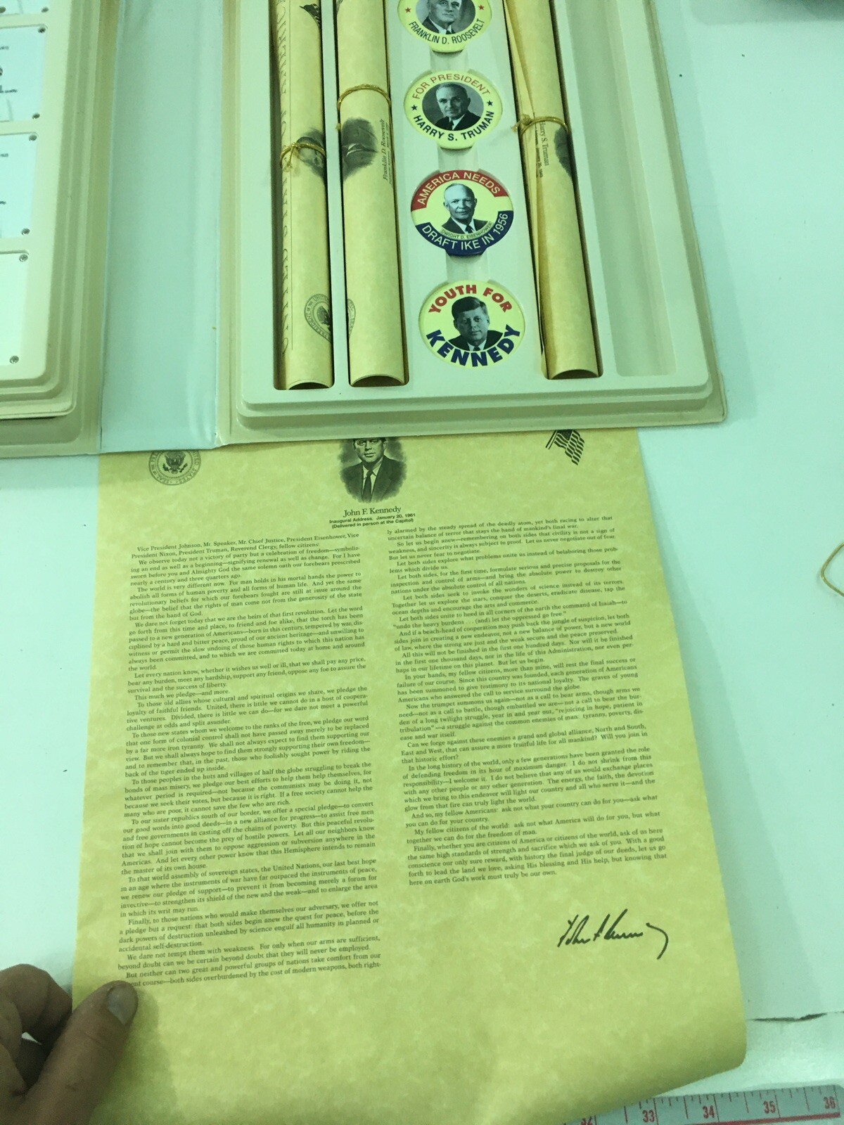 Great Leaders Of Our Time (16 Cassettes, 4 Campaign Buttons, 4 Scroll) Kennedy