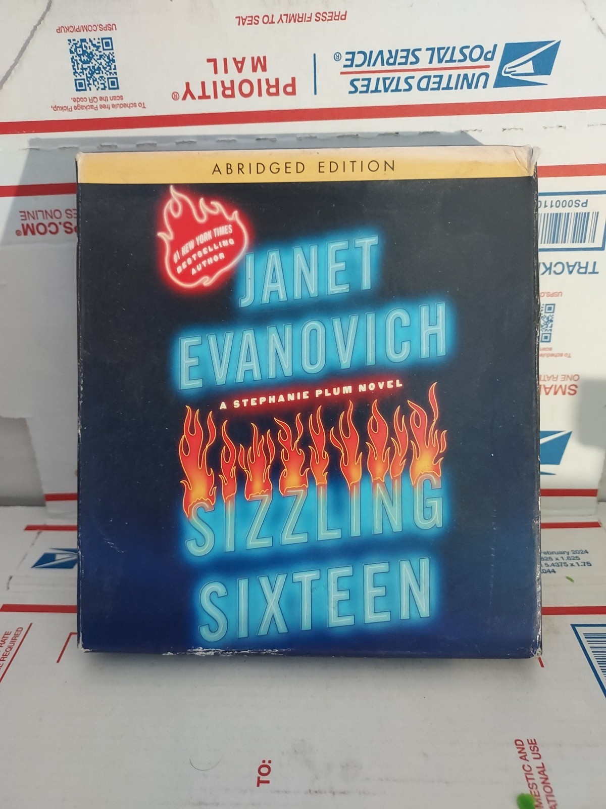 Sizzling Sixteen by Janet Evanovich Audio Book CD 3-Disc Abridged Used — #163