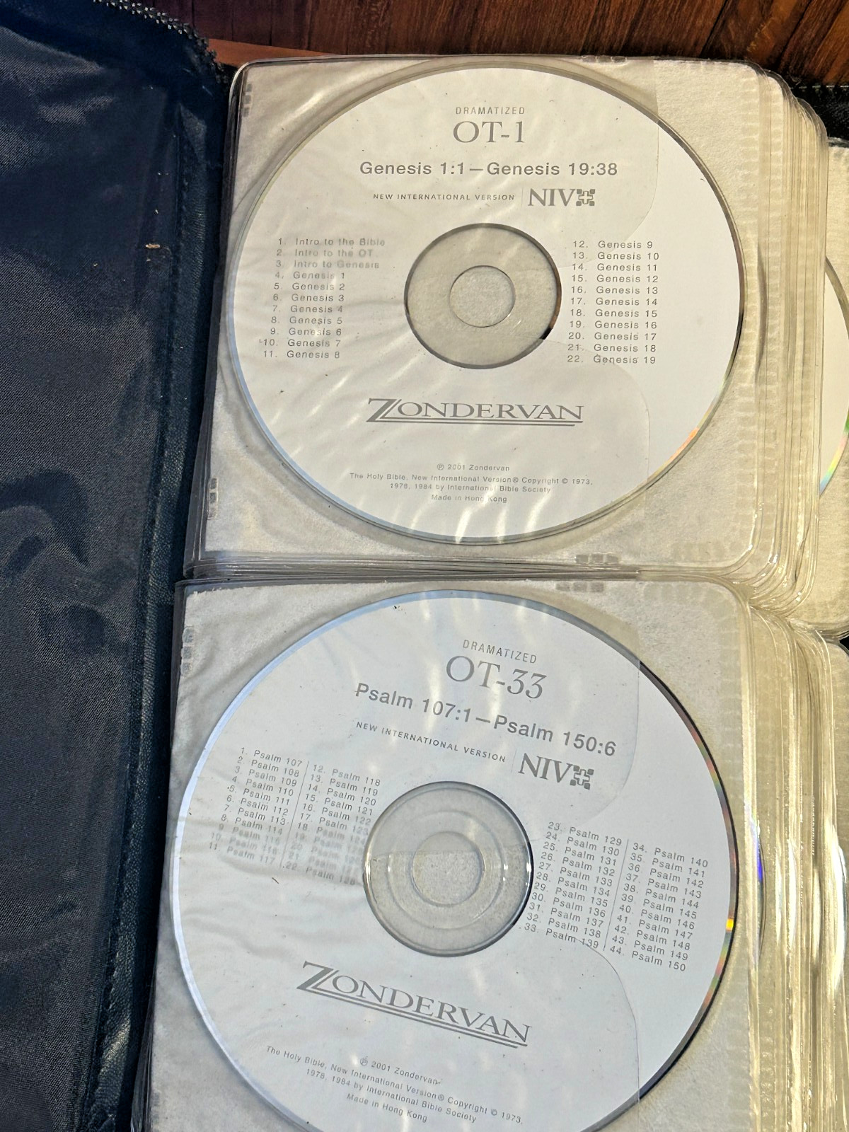 The Holy Bible New International Version NIV on 64 CDs by ZONDERVAN 2001 W/ Case