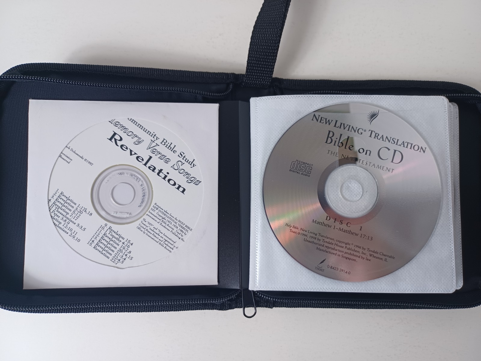 Bible On CD New Testament New Living Translation 15 CDs in Black Case Tyndale
