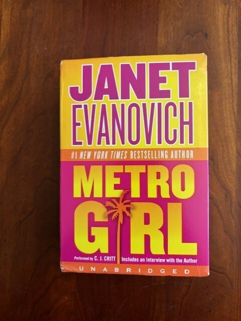 2004 Janet Evanovich «Metro Girl» Performed by C.J. Critt Cassette AudioBook