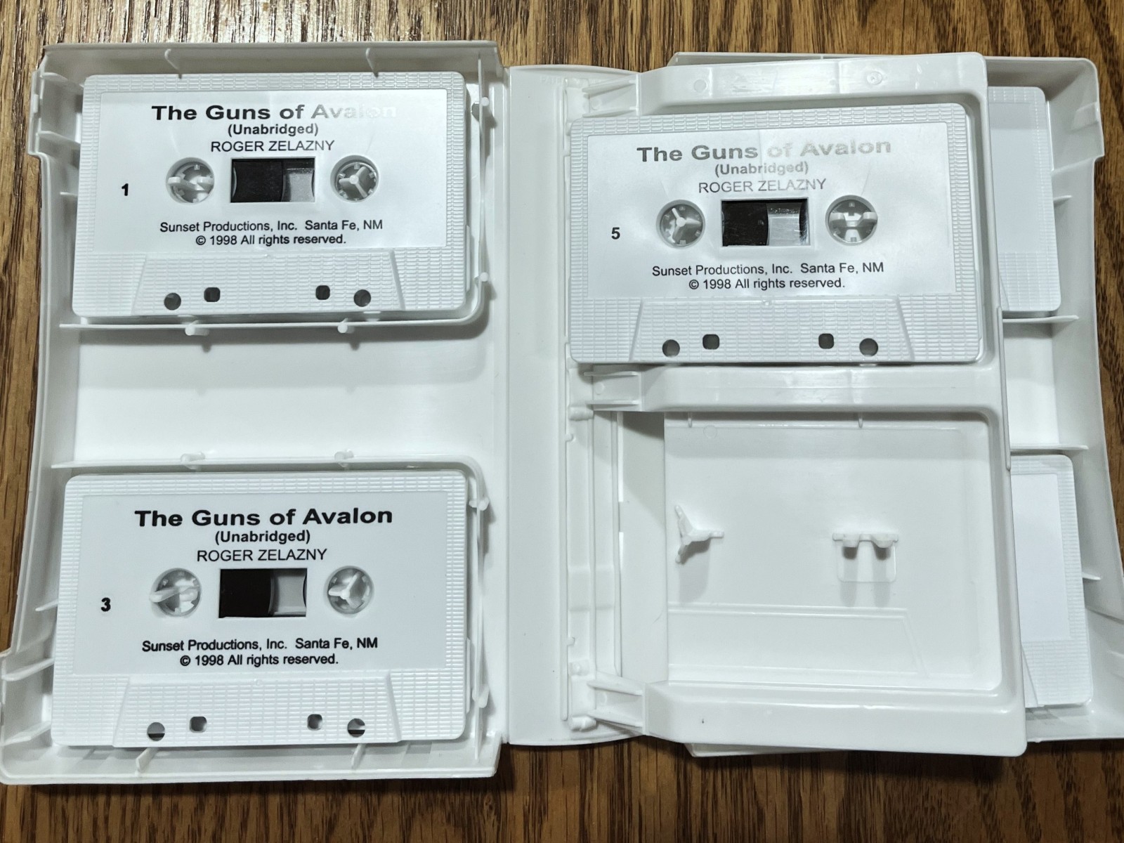 The Guns of Avalon Audio read by Roger Zelazny Cassettes Chronicles of Amber #2