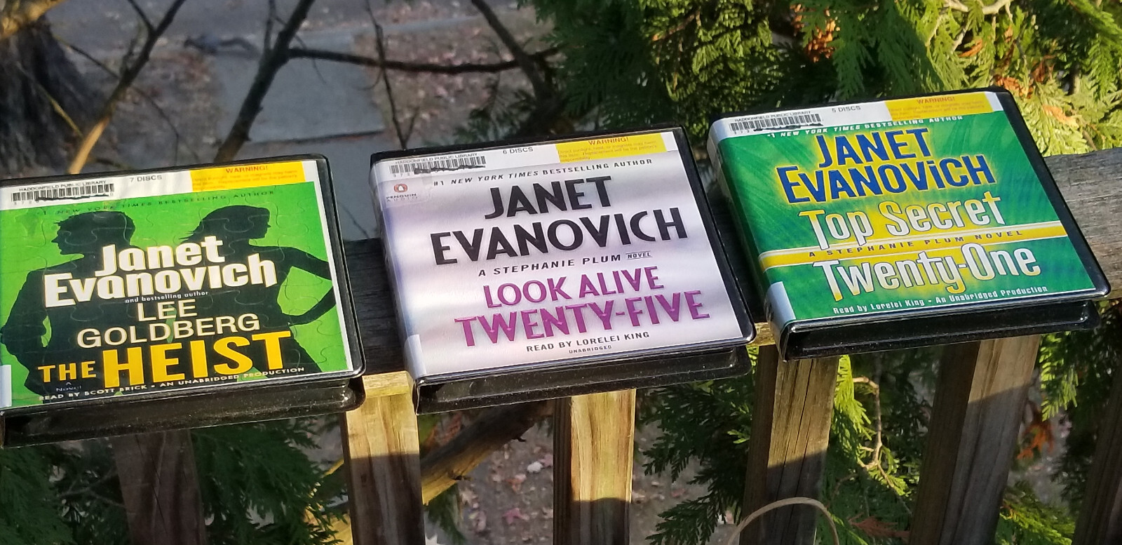 LOT 3 AUDIO CD SETS RANDOM HOUSE JANET EVANOVICH THE HEIST LOOK ALIVE TOP SECRET